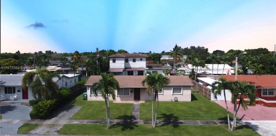 House in Miami, Florida 3 bedrooms, 99.87 sq.m. № 1395012