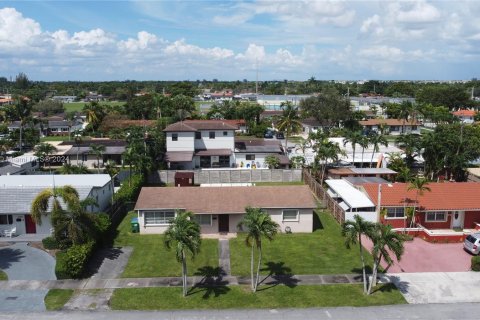 House in Miami, Florida 3 bedrooms, 99.87 sq.m. № 1395012 - photo 20