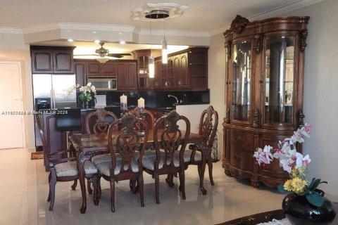 Copropriété à vendre à Hollywood, Floride: 2 chambres, 117.99 m2 № 1394913 - photo 5