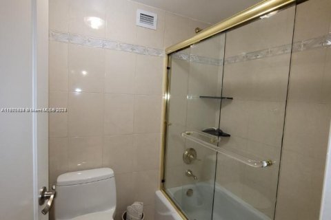 Condo in Hollywood, Florida, 2 bedrooms  № 1394913 - photo 10