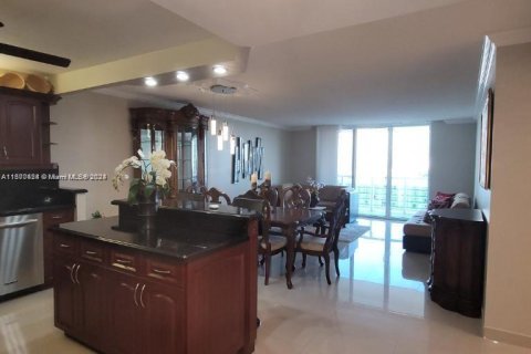 Copropriété à vendre à Hollywood, Floride: 2 chambres, 117.99 m2 № 1394913 - photo 2