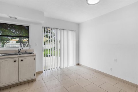 House in Tamarac, Florida 2 bedrooms, 80.27 sq.m. № 1394959 - photo 16