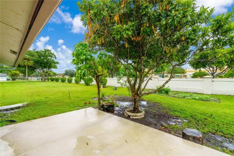 Casa en venta en Tamarac, Florida, 2 dormitorios, 80.27 m2 № 1394959 - foto 25