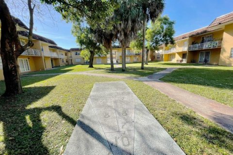 Condo in Miami, Florida, 1 bedroom  № 1073684 - photo 5