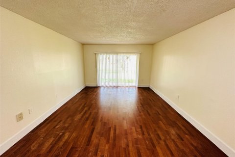 Condo in Miami, Florida, 1 bedroom  № 1073684 - photo 10