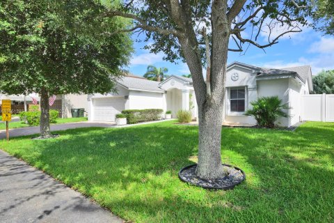 House in Coconut Creek, Florida 3 bedrooms, 150.13 sq.m. № 1333578 - photo 3