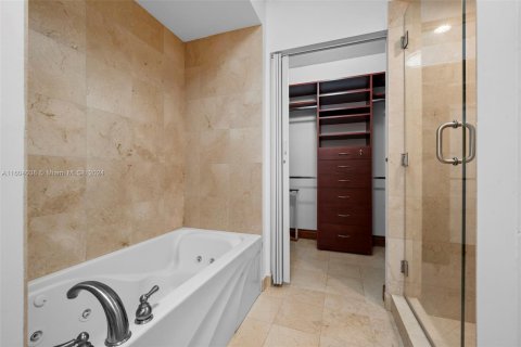 Condo in Miami Beach, Florida, 2 bedrooms  № 1223794 - photo 19