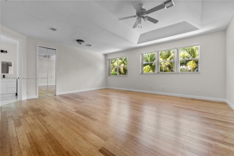 House in Miramar, Florida 5 bedrooms, 343 sq.m. № 1037441 - photo 18