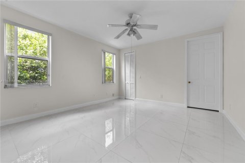 House in Miramar, Florida 5 bedrooms, 343 sq.m. № 1037441 - photo 14