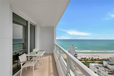 Condo in Miami Beach, Florida, 1 bedroom  № 1331213 - photo 1