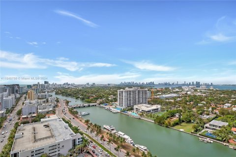 Condo in Miami Beach, Florida, 1 bedroom  № 1331213 - photo 22