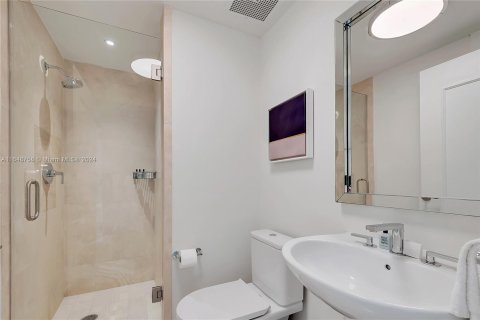 Condo in Miami Beach, Florida, 1 bedroom  № 1331213 - photo 16