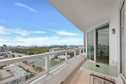 Condo in Miami Beach, Florida, 1 bedroom  № 1331213 - photo 2