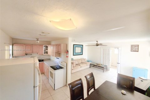 House in Fort Lauderdale, Florida 5 bedrooms, 130.81 sq.m. № 1232502 - photo 4