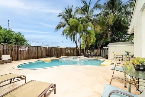 Casa en venta en Fort Lauderdale, Florida, 5 dormitorios, 130.81 m2 № 1232502 - foto 18