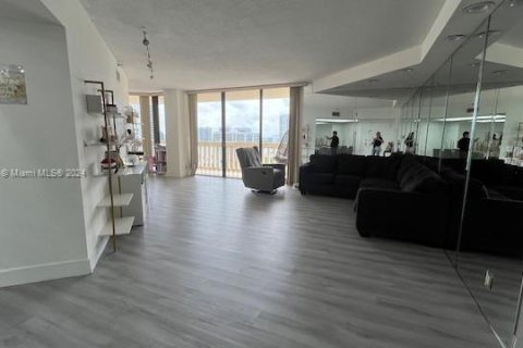 Condominio en venta en Aventura, Florida, 2 dormitorios, 141.4 m2 № 1019601 - foto 9