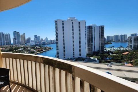 Condo in Aventura, Florida, 2 bedrooms  № 1019601 - photo 1