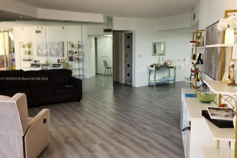 Condo in Aventura, Florida, 2 bedrooms  № 1019601 - photo 3