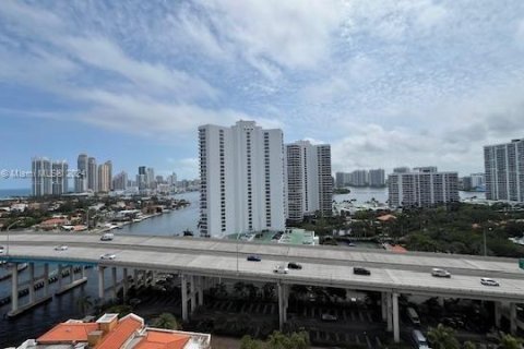 Condo in Aventura, Florida, 2 bedrooms  № 1019601 - photo 29