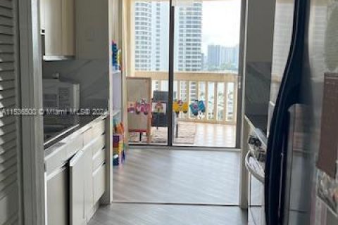 Condominio en venta en Aventura, Florida, 2 dormitorios, 141.4 m2 № 1019601 - foto 18