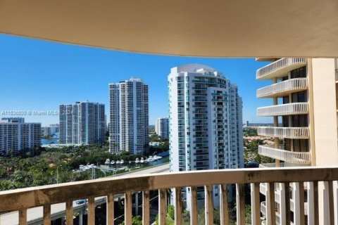 Condo in Aventura, Florida, 2 bedrooms  № 1019601 - photo 8