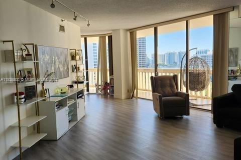 Condo in Aventura, Florida, 2 bedrooms  № 1019601 - photo 13