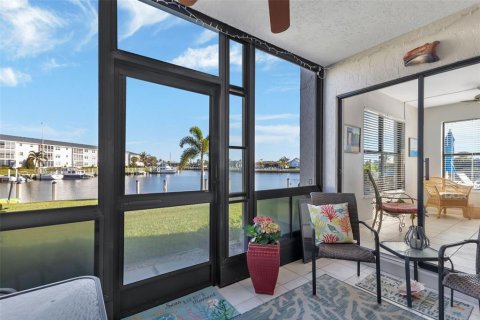 Copropriété à vendre à Punta Gorda, Floride: 2 chambres, 102.38 m2 № 1052937 - photo 4