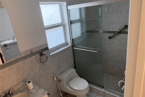 Condo in Hollywood, Florida, 1 bedroom  № 1171263 - photo 1