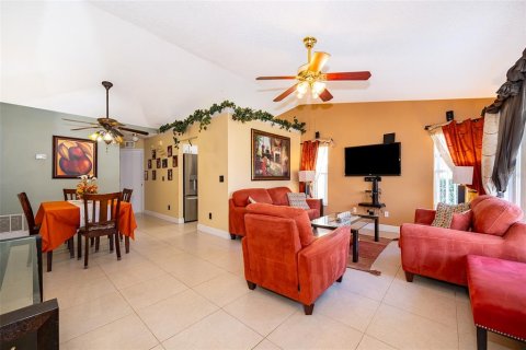 Villa ou maison à vendre à Orlando, Floride: 2 chambres, 86.4 m2 № 1403735 - photo 7