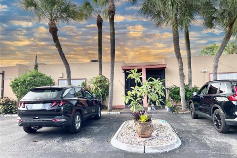 Adosado en venta en Miami Lakes, Florida, 2 dormitorios, 135.64 m2 № 1240504 - foto 1