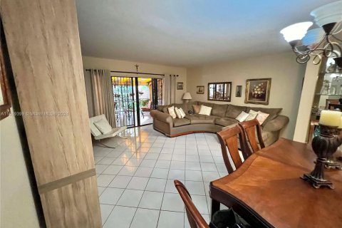 Touwnhouse à vendre à Miami Lakes, Floride: 2 chambres, 135.64 m2 № 1240504 - photo 4