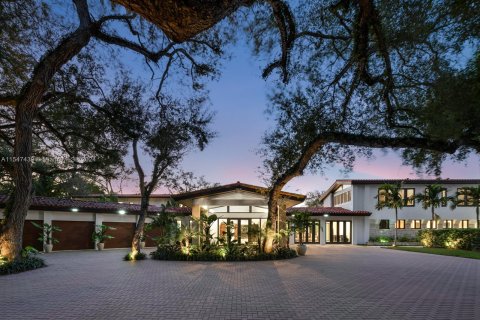 Купить виллу или дом в Корал-Гейблс, Флорида 7 спален, 1263.29м2, № 1065292 - фото 2