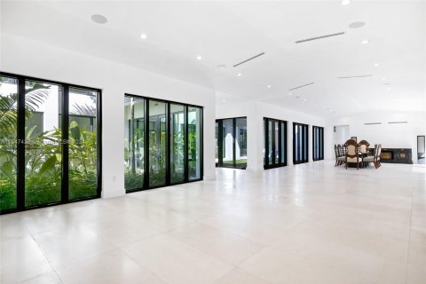 House in Coral Gables, Florida 7 bedrooms, 1263.29 sq.m. № 1065292 - photo 16