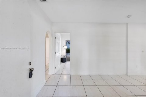 Casa en venta en Miami, Florida, 3 dormitorios, 103.12 m2 № 1415408 - foto 16