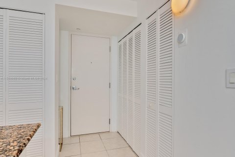 Condominio en alquiler en Miami Beach, Florida, 2 dormitorios, 118.54 m2 № 1067473 - foto 2