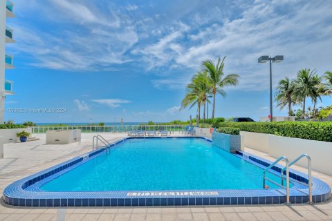 Copropriété à louer à Miami Beach, Floride: 2 chambres, 118.54 m2 № 1067473 - photo 19