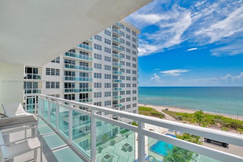 Condo in Miami Beach, Florida, 2 bedrooms  № 1067473 - photo 7