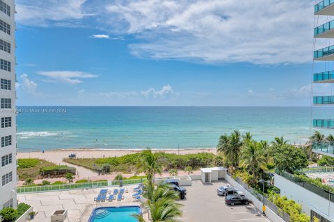 Copropriété à louer à Miami Beach, Floride: 2 chambres, 118.54 m2 № 1067473 - photo 9