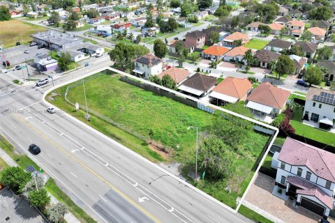 Commercial property in Miami, Florida № 1047350 - photo 2