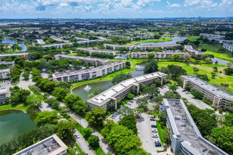 Condo in Coconut Creek, Florida, 2 bedrooms  № 1168941 - photo 15