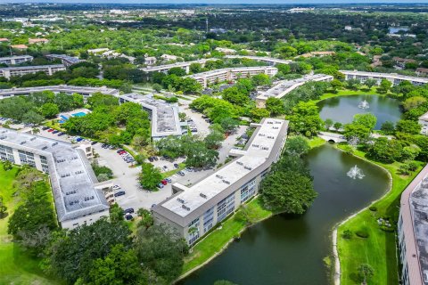 Condominio en venta en Coconut Creek, Florida, 2 dormitorios, 107.95 m2 № 1168941 - foto 23