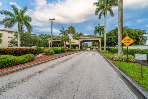 Condo in Coconut Creek, Florida, 2 bedrooms  № 1168941 - photo 4