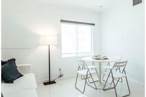 Apartamento en alquiler en Miami Beach, Florida, 1 dormitorio, 41.34 m2 № 1356905 - foto 3