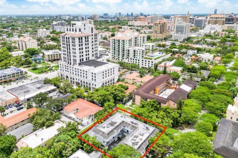 Condo in Coral Gables, Florida, 2 bedrooms  № 1356992 - photo 12