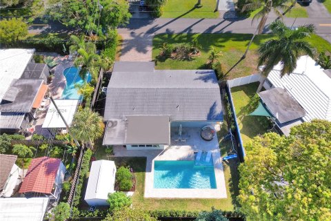 House in Wilton Manors, Florida 2 bedrooms, 107.02 sq.m. № 1031241 - photo 3