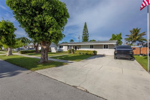 House in Cutler Bay, Florida 4 bedrooms, 154.87 sq.m. № 1360462 - photo 26