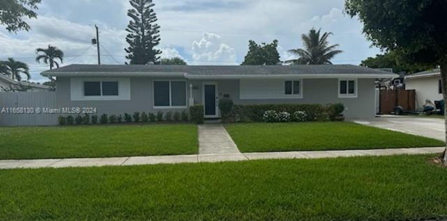 Villa ou maison à Cutler Bay, Floride 4 chambres, 154.87 m2 № 1360462