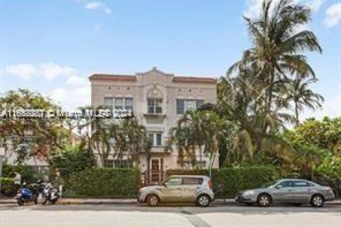 Villa ou maison à vendre à Miami Beach, Floride: 30.19 m2 № 1360559 - photo 1