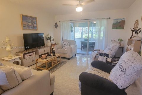 Copropriété à vendre à Palm Springs, Floride: 2 chambres, 83.61 m2 № 1360502 - photo 6