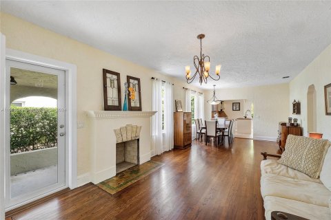 Villa ou maison à vendre à Coral Gables, Floride: 4 chambres, 183.48 m2 № 1360463 - photo 7